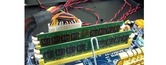 方法三：檢查顯示卡與顯示器信號(hào)線接觸不良！